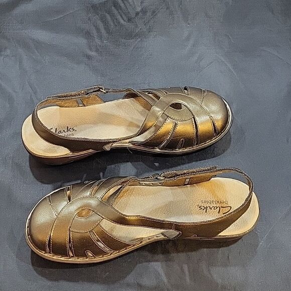 CLARKS BENDABLES WOMEN"S ADJUSTABLE BUCKLE CLOSURE SANDAL - Picture 8 of 16